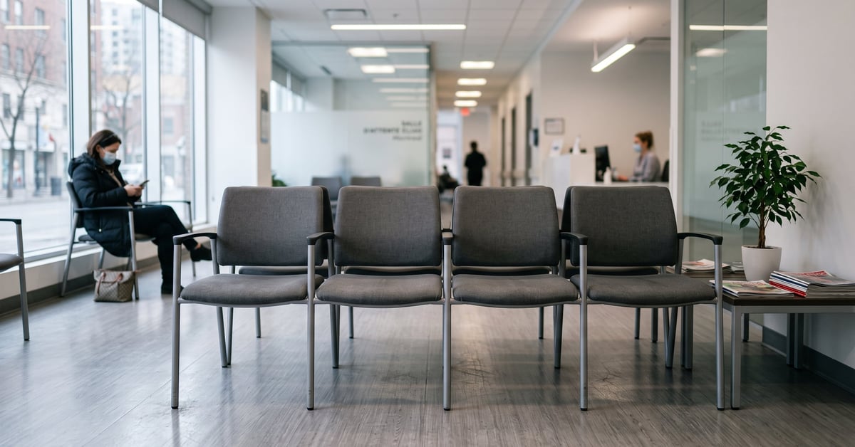 Chaise salle d'attente moderne dans un espace d'accueil professionnel bien aménagé